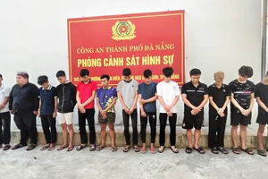 Nhiều thanh niên liên quan tại cơ quan công an. Ảnh: CA