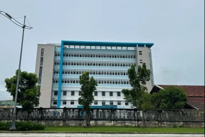 Khu điều trị trăm tỉ 'đắp chiếu' nhiều năm. Ảnh: TN