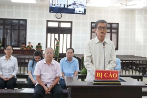 Các bị cáo tại phiên toà.