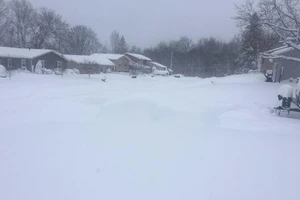 Tuyết rơi dày kỷ lục 1,3 m tại thành phố của Mỹ