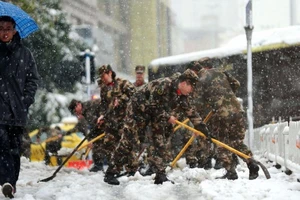 Bão tuyết lớn ở TQ, nhiều sân bay tê liệt