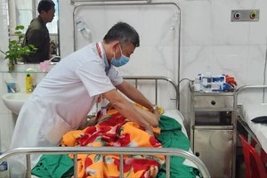 Đi hái cà phê, một phụ nữ té xuống giếng liệt hai chân