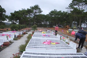 Một phụ nữ đã thu gom hơn 500 thi hài thai nhi bị vứt bỏ về chôn cất