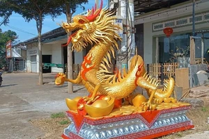 Ngắm linh vật rồng nặng hơn 1 tấn tại Đắk Lắk