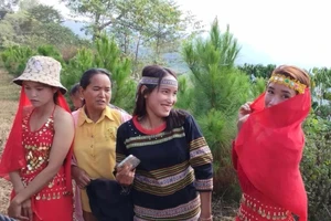 Độc đáo lễ cúng thần đá bên hồ Tà Đùng - ‘Vịnh Hạ Long’ của Tây Nguyên