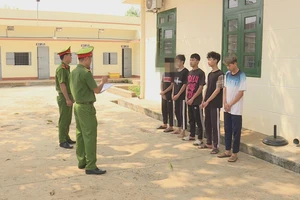 Tạm giam nhóm thanh thiếu niên hiếp dâm bé gái 12 tuổi