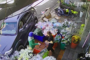 Thót tim với clip ô tô không người lái tự trôi xuống dốc