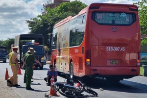 Xe khách vượt sai quy định làm 2 học sinh ở Đắk Lắk tử vong