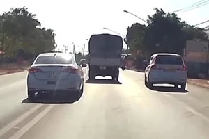 Xe tập lái vượt ẩu trên quốc lộ, tài xế bị phạt nguội