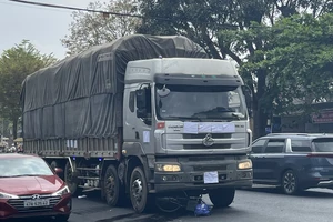 Đắk Lắk: Xe đạp cuốn vào gầm xe tải, học sinh lớp 6 bị thương nặng