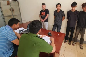 Không chịu uống bia với khách, nữ tiếp viên quán karaoke bị bán với giá 20 triệu