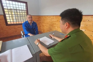 Đang chơi cờ tướng thì bị bắn vào vùng cổ