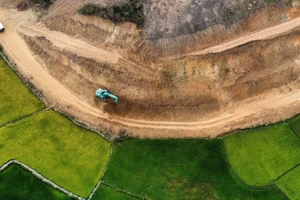 Múc đất thi công dự án nhưng xâm phạm đất rừng đặc dụng