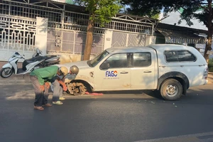 Ô tô tông nữ lao công đang quét rác nhập viện 