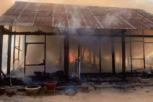 Lửa thiêu rụi nhà một cán bộ xã 