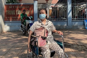 Bị rơi thang máy, người phụ nữ mất con, phải ngồi xe lăn vì tổn thương 89%