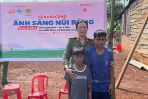 2 anh em mồ côi được công an đỡ đầu, xây nhà hạnh phúc