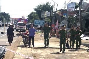 Hiện trường vụ xe container lao vào nhà dân khiến 3 người tử vong