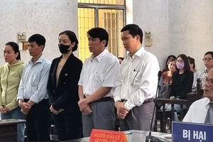 Cựu giám đốc CDC Đắk Lắk nghẹn giọng, nói lời sau cùng trước tòa