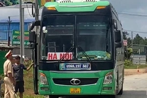 CSGT phát hiện tài xế dương tính ma túy, 45 hành khách sang xe khác về Nghệ An