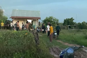 Hai cháu bé chết đuối thương tâm trong ao sau nhà