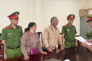 Khởi tố nữ giám đốc cùng bí thư và trưởng thôn câu kết 'bôi trơn' dự án 