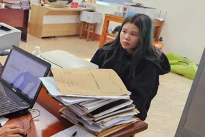 2 chị em đi cướp giật tiệm vàng 