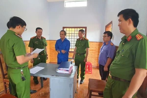 Đập kính ô tô trộm hơn 600 triệu đồng của cụ ông 74 tuổi