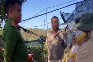 Con khóc ré trong quán cơm khiến người mẹ bị nghi là bắt cóc trẻ em