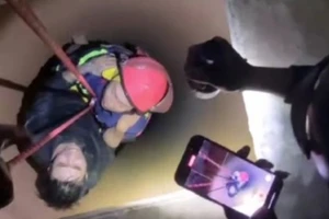 Đắk Lắk: Cảnh sát cứu kịp nam thanh niên rơi xuống giếng sâu trong đêm