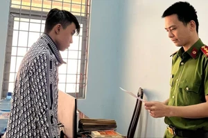 Nhân viên giao hàng chiếm đoạt 43 triệu đồng của khách 