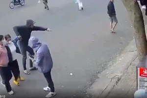 Lý do 'cò cơm' lôi kéo khách ở cổng Bệnh viện Đa khoa vùng Tây Nguyên