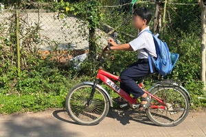 Vụ 3 cháu bé đạp xe gần 50 km tìm cha vì nhớ: Không rõ người mẹ ở đâu