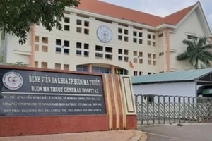 Lý do BV Đa khoa TP Buôn Ma Thuột chưa tái ký hợp đồng với hàng chục người lao động