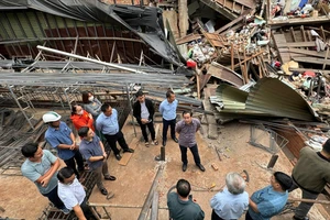 Vụ đào móng xây nhà 7 tầng làm sập nhà hàng xóm: Tạm đình chỉ xây dựng