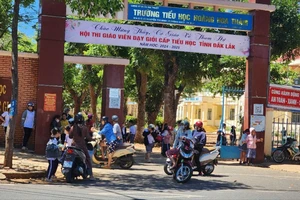 1 trường tiểu học ở Buôn Ma Thuột tổ chức dạy thêm đã tạm dừng thu tiền 