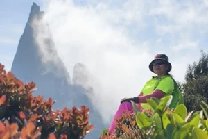 Đứng ở 1 ngọn núi ngắm được cảnh đẹp của 3 tỉnh Đắk Lắk, Phú Yên và Khánh Hòa