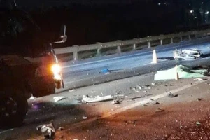 Xe tải va chạm xe đạp điện, 2 học sinh tử vong