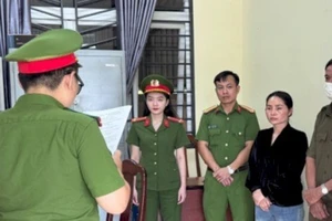 Bắt nữ giám đốc công ty sản xuất buôn bán cao bách thảo, dầu xoa bóp giả