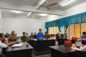 Hít 'keo con chó' sinh ảo giác, nghịch tử dùng dao truy sát mẹ