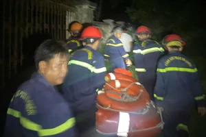 Tìm kiếm người đàn ông chới với kêu cứu dưới hồ rồi mất tích