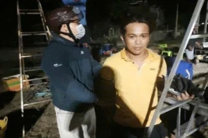 Bị can theo các đoàn lô tô để trốn truy nã 