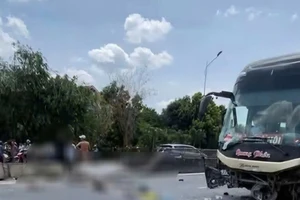 Xe khách va chạm xe máy trên quốc lộ 1, hai người tử vong