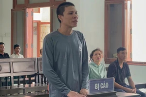 Chỉ vì tin nhắn đùa, nhân viên chấm công bị lái xe đâm trọng thương