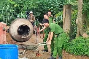 Công an làm phụ hồ, giúp hàng ngàn hộ dân xóa nhà tạm