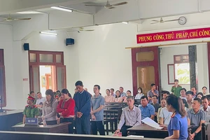 Cựu chủ tịch xã cùng nữ kế toán lãnh án vì bắt tay tham ô