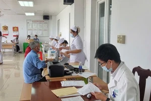 Video vụ tính khống tiền máy tán sỏi: Bệnh viện khám sàng lọc cho 255 bệnh nhân