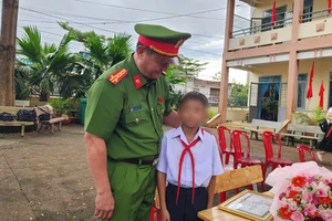 UBND tỉnh Đắk Lắk tặng Bằng khen cho cháu trai dũng cảm cứu bạn thoát chết