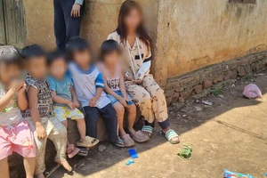 Lời ru buồn của gia đình có 4 phụ nữ đơn thân và 13 đứa trẻ nheo nhóc