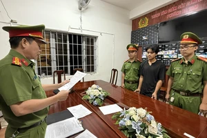 Khởi tố nhân viên giao hàng chuyển phát nhanh vì tham ô